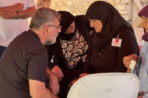 Aziz şehitlerimizi rahmet ve minnetle anıyor, emanetlerine sahip çıkmaya devam ediyoruz.